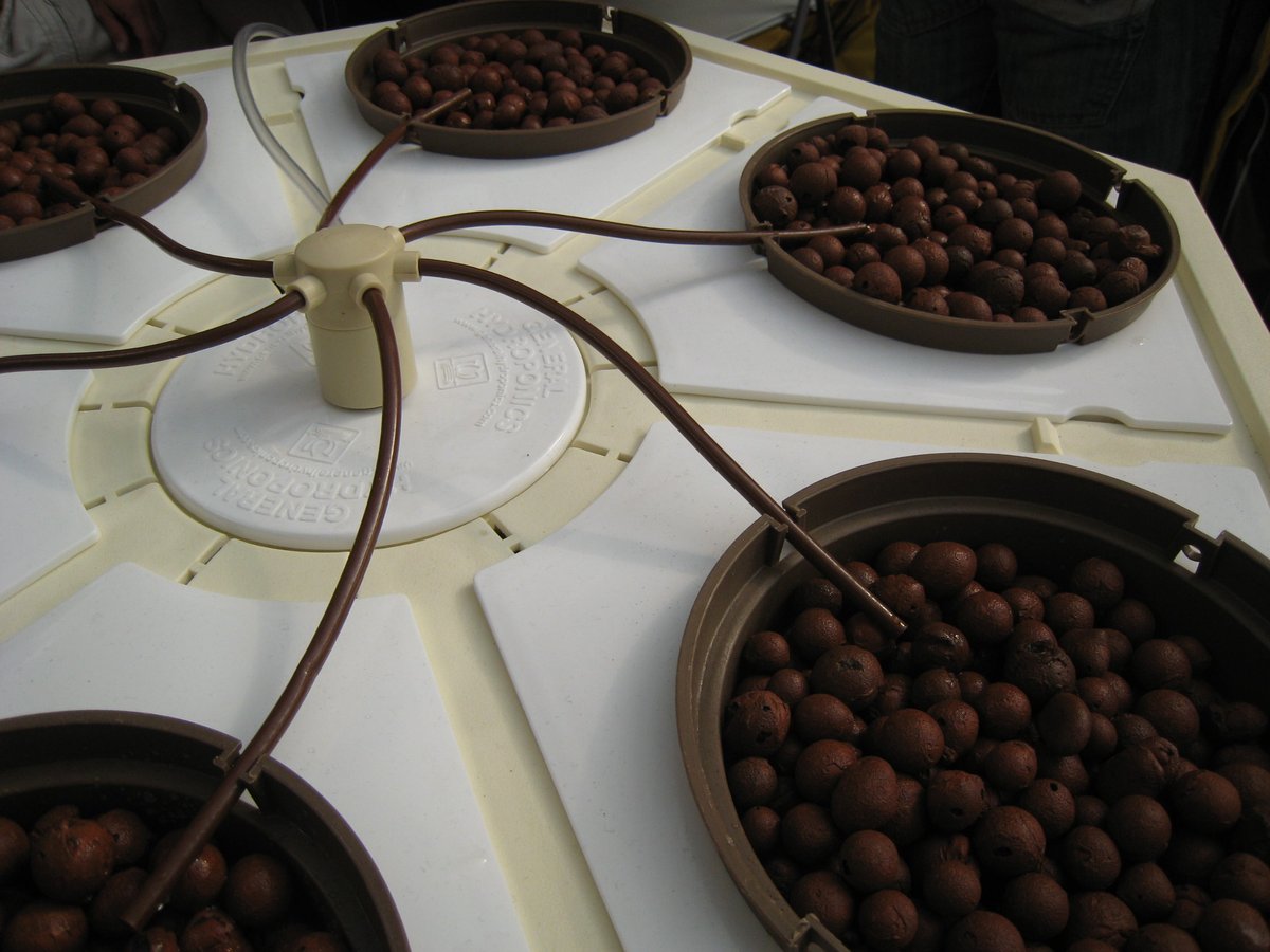 Indoor Hydroponic Kit - Clay Balls Indoor Hydroponic Kit - Clay Balls
